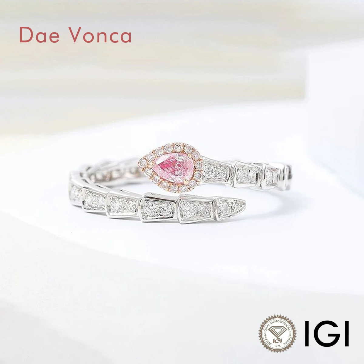 Snake Shaped Pink Pear Cut Diamond Ring Retro Fashion 18K Yellow Gold Full Diamond Snake Waterdrop Pink Synthetic Diamond Ring