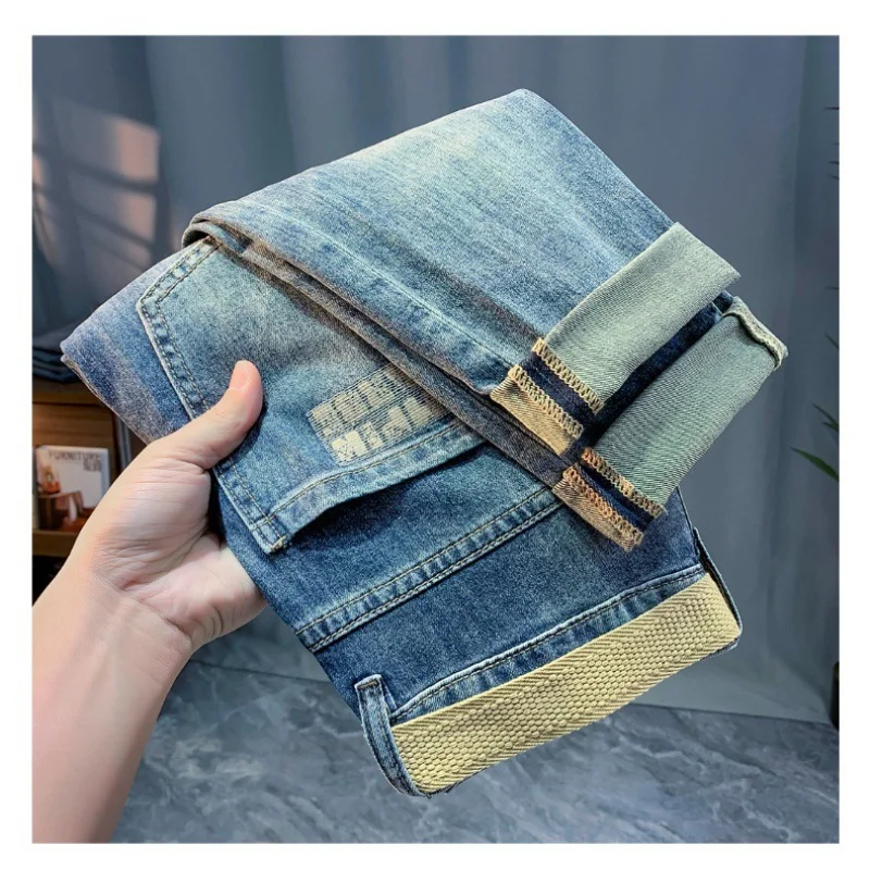 Рисунок 5 - Мужские джинсы с вышивкой