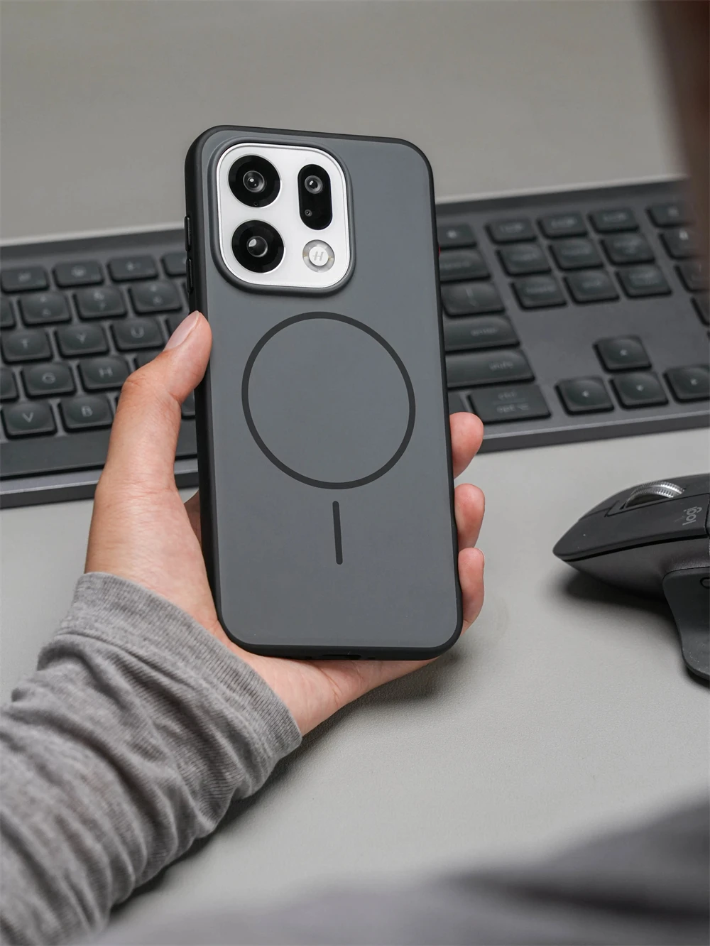 Magnetic Luxury Shockproof Anti-Fall Protective Case with Comfortable Feel and Bumper Shell Design
