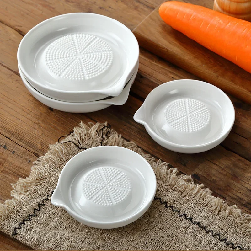 White Simple Style Ceramic Burnishing Machine Portable Porcelain Carrot Ginger Grinding Household