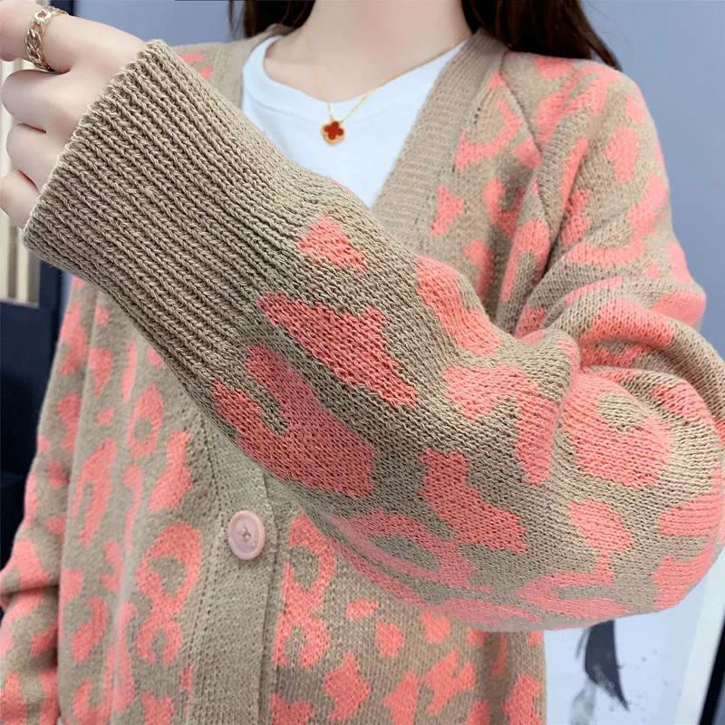 Autumn and Winter New Women's V-neck Long-sleeved Sweater Leopard Print Elegant Fashion with Pockets Knitwear Loose Sweater Coat