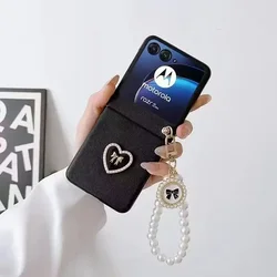Luxury Love Pearl Heart Bracelet Leather Phone Case Cover for Moto Razr 60 Ultra (Black)