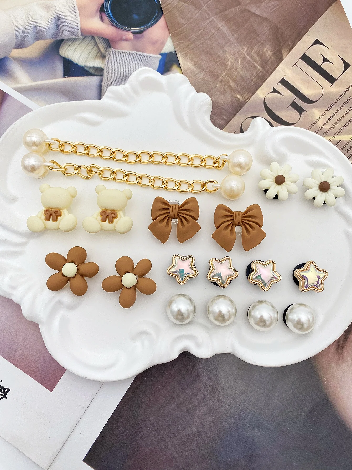 18 Stück goldene ABS-Perlenketten, Schleifenbären, Blumen, braune Blumen, Schleifen, fünfzackige Sterne, DIY ABS-Perlenschuhschnalle Dezember – Detail 2