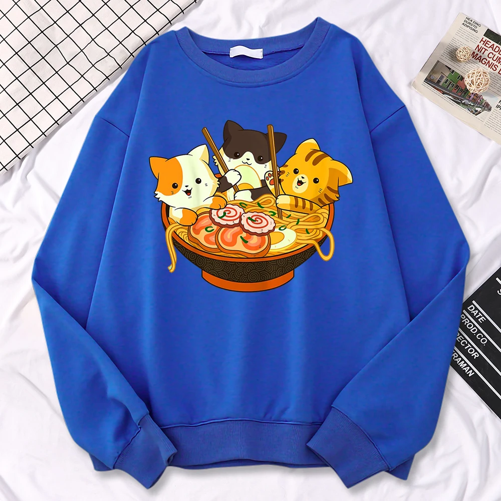 Einfaches Kawaii-Sweatshirt für Frauen, Anime-Katzen, die japanische Ramen-Nudeln essen, bedruckte Hoodies, lockere warme Pullover-Kleidung mit Rundhalsausschnitt – Detail 7