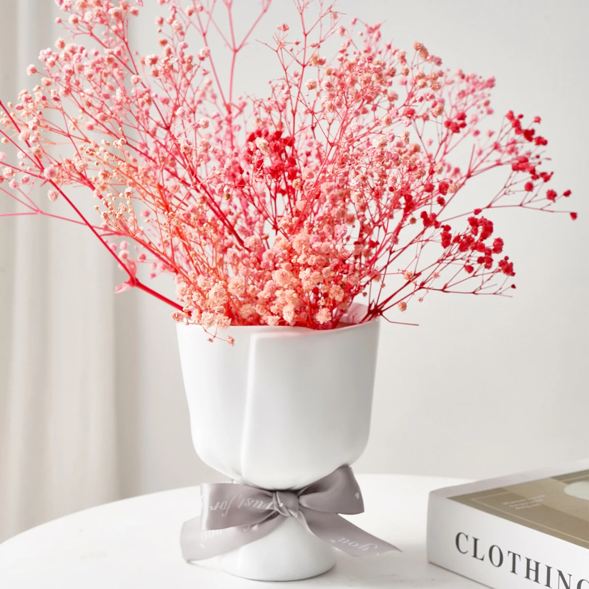 1PC, a simple white hand-held flower-shaped decorative vase, is suitable for home, wedding and party decoration