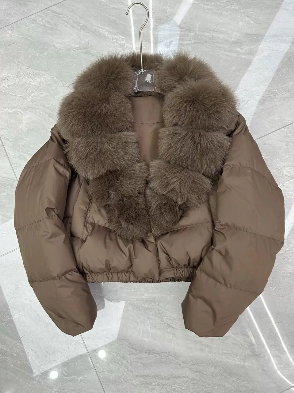 2025 New Women's Short Puffer Jacket Oversized Faux Fox Fur Collar Fashion Warm Stylish Winter Outerwear
