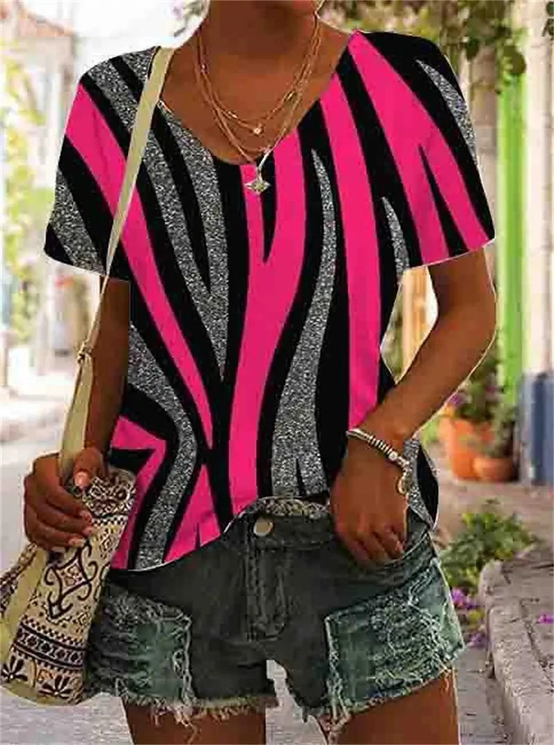 Women’s oversized geometric print T-shirt in light luxury casual style, summer fashion clothing