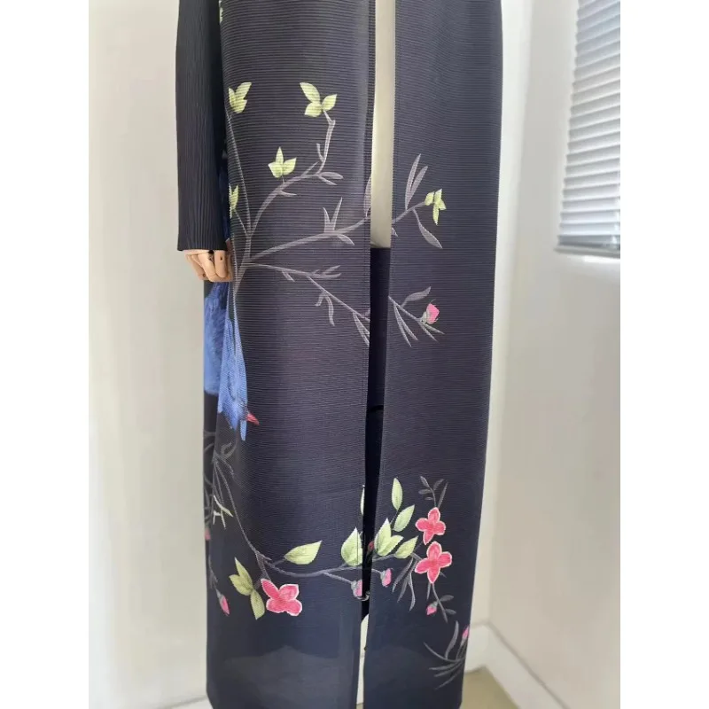 Autumn New Women\'s Long Style Cardigan Coat Black Advanced Style Style Style White Paired Round Neck Pleated Windbreaker Dress