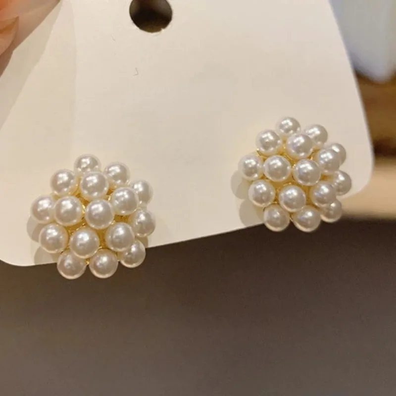 New Korean Fashion Trend Zircon Round Pearl Stud Earrings for Women Girls Simple Small White Flower Pearl Stud Earrings Jewelry