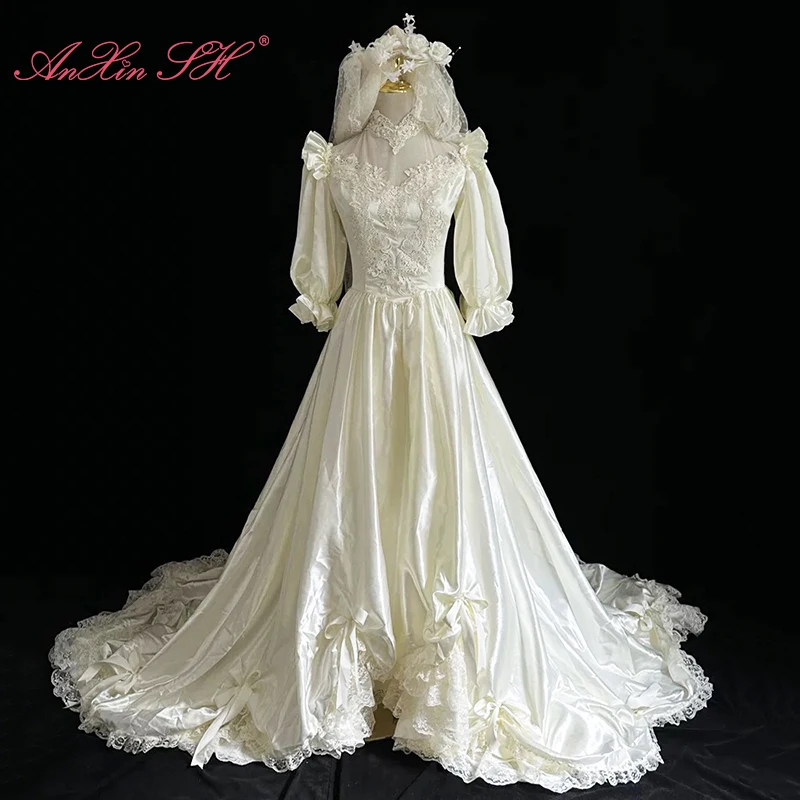 

AnXin SH princess vintage champagne satin flower lace beading pearls little bow short puff sleeve bride Antique wedding dress