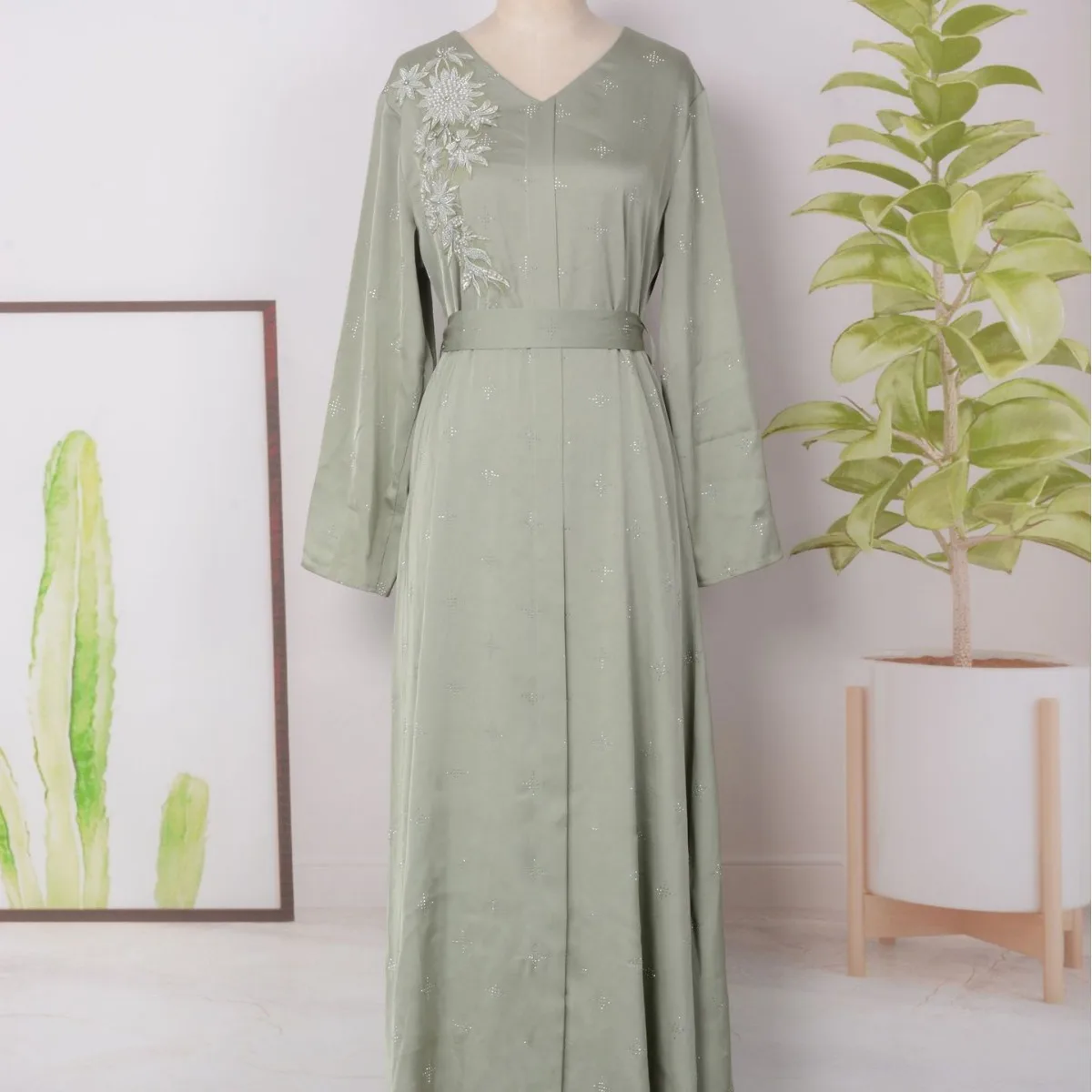 

Abaya For Women Dubai Women's New Hot Diamond Large Hem Robe Women's Abaya DressV-neck With Belt Ramadan Gurban Muslim Clothing