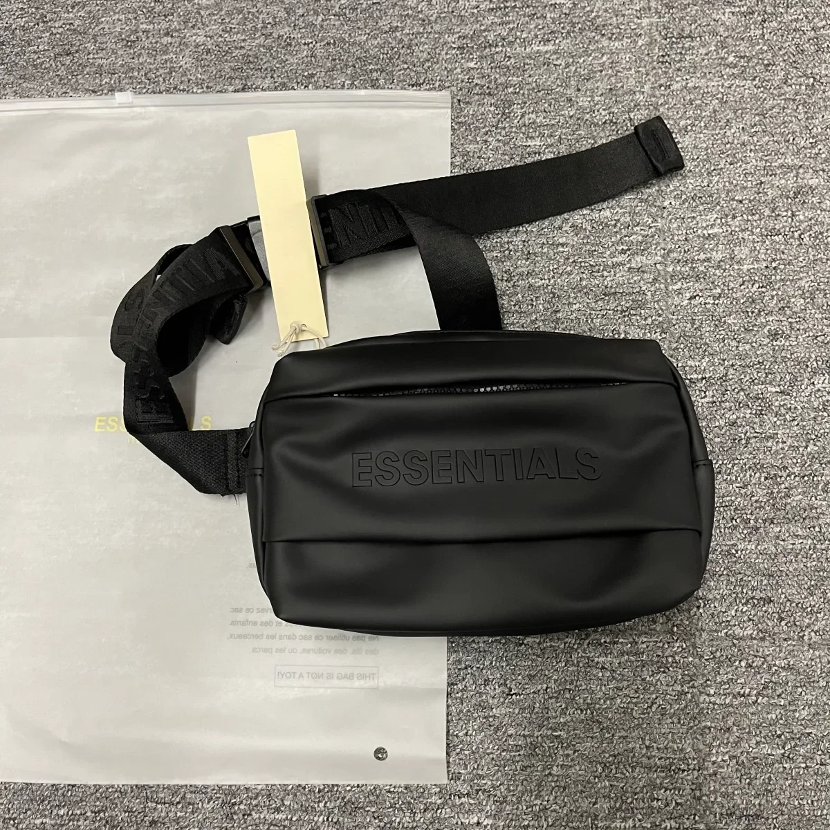 black shoulder bag