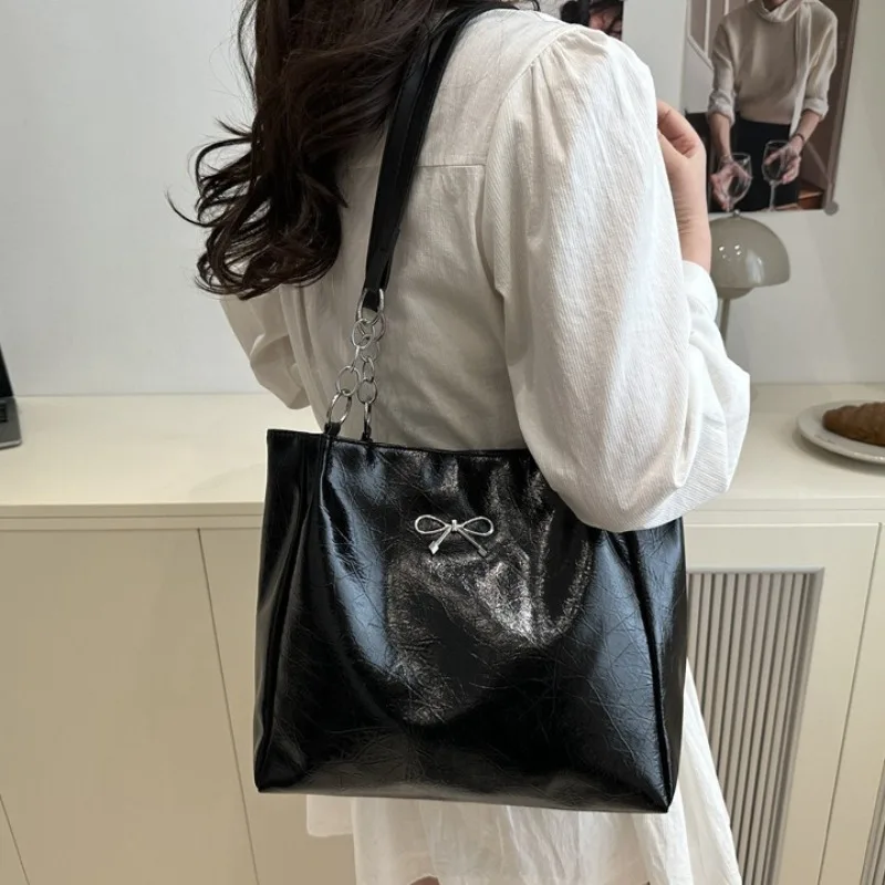 Elegant Y2K Bow Large Capacity Handbags Luxury Designer Shoulder Bag Women Daily Commuting Soft Tote Bag
