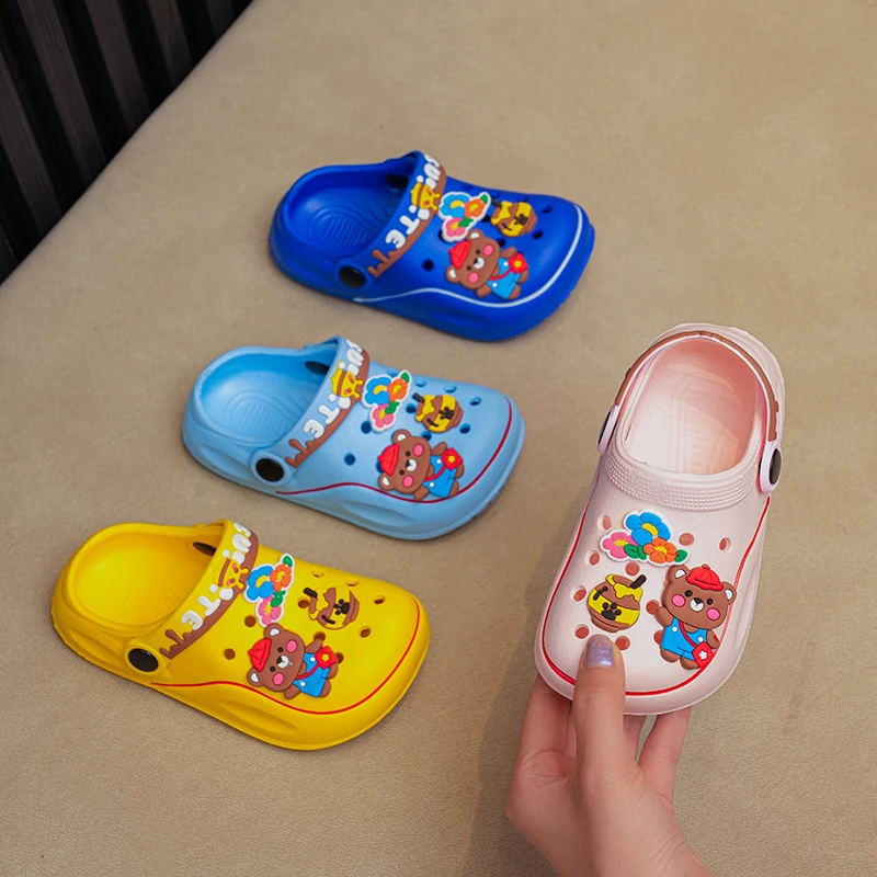 Casual Breathable Clogs With Cute Cartoon Charms For Boys, Quick Drying Lightweight Anti Slip Clogs For Indoor Outdoor Shower B