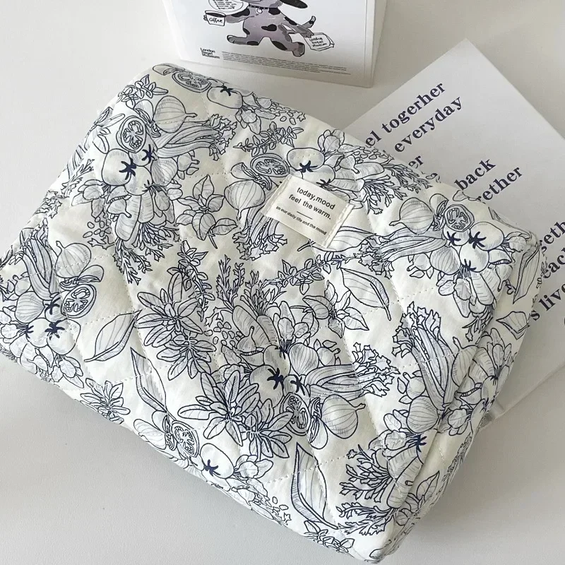 2024 Vintage Flower Quilting Women Makeup Bag Portable Zipper Cosmetic Travel Organizer Female Handbag Toiletry Pouch for Girls 4