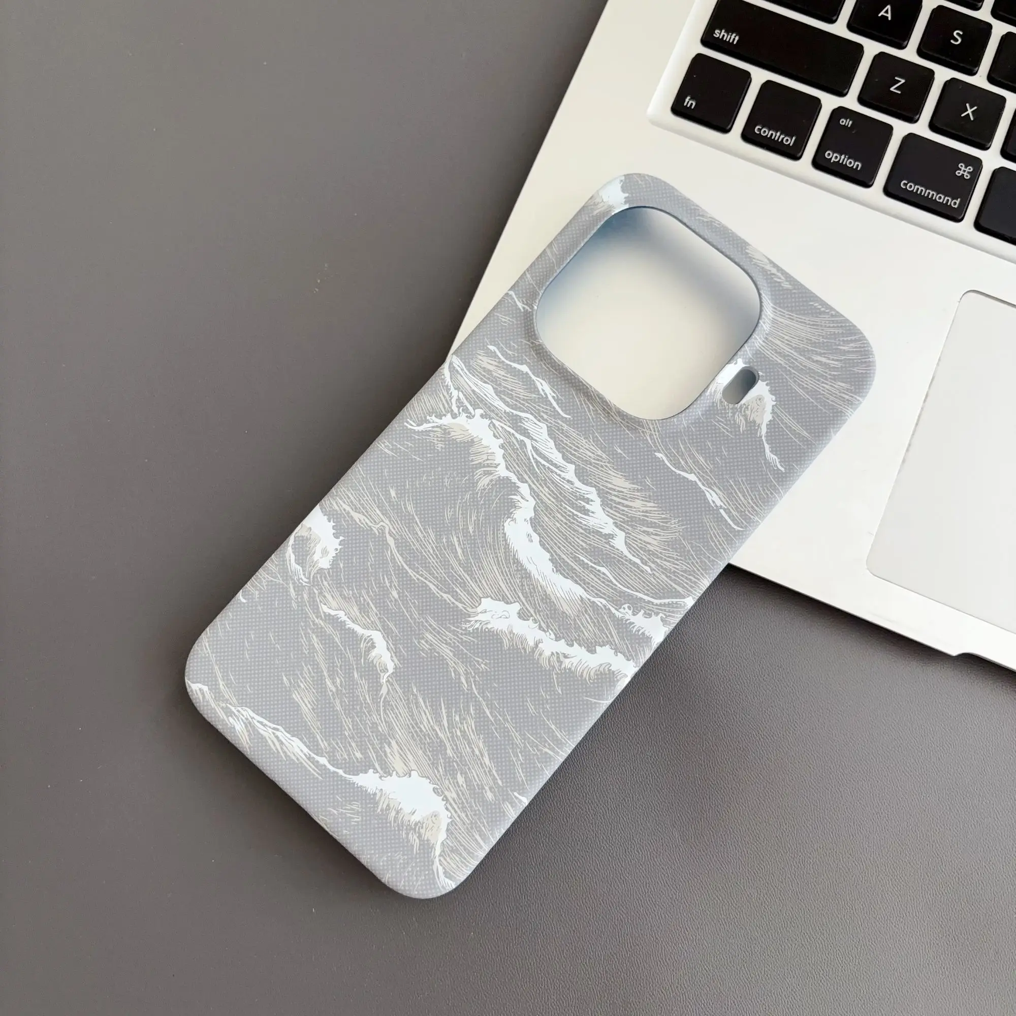 Stylish Shockproof Carbon Fiber Magnetic Case with Matte Finish