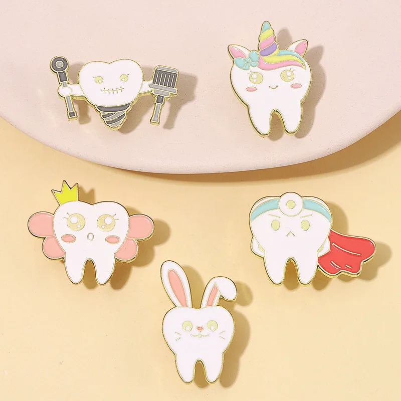 

Cool Teeth Skeleton Shaped Bracelet Enamel Fun Emblem Metal Sweater Scarf Backpack Clothes Lapel Pins Gift Souvenir Wholesale