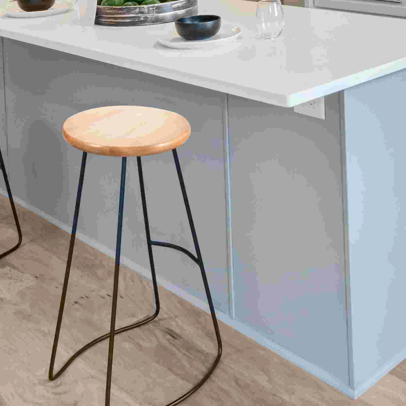 Рисунок 6 - Стулья из твердой древесины