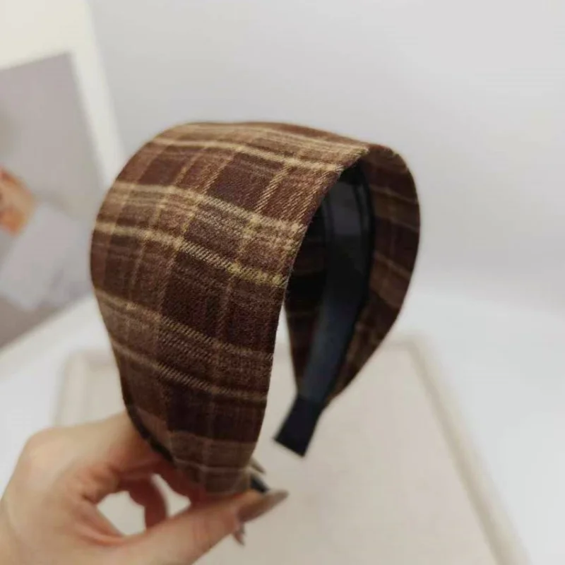 7,5 Breitkrempiges kariertes Stirnband Winter Kurzes Plüsch-Haarband Make-up-bedeckendes weißes Haar-Stirnbänder für Frauen Diadema Mujer – Detail 8