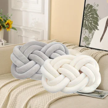 Knotted design pillow 1