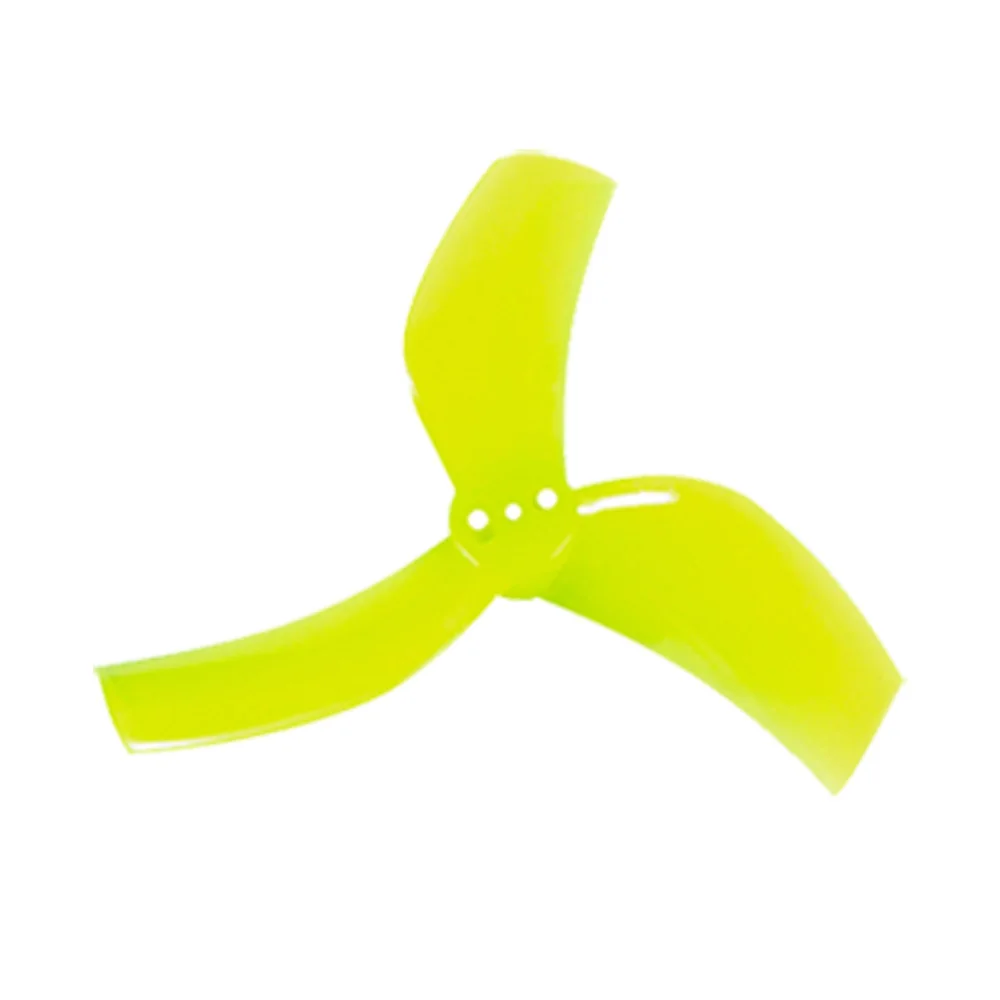 Hélices de course 3 pouces PC pour drone FPV, empilées, détail du moyeu et du pas d'hélice.