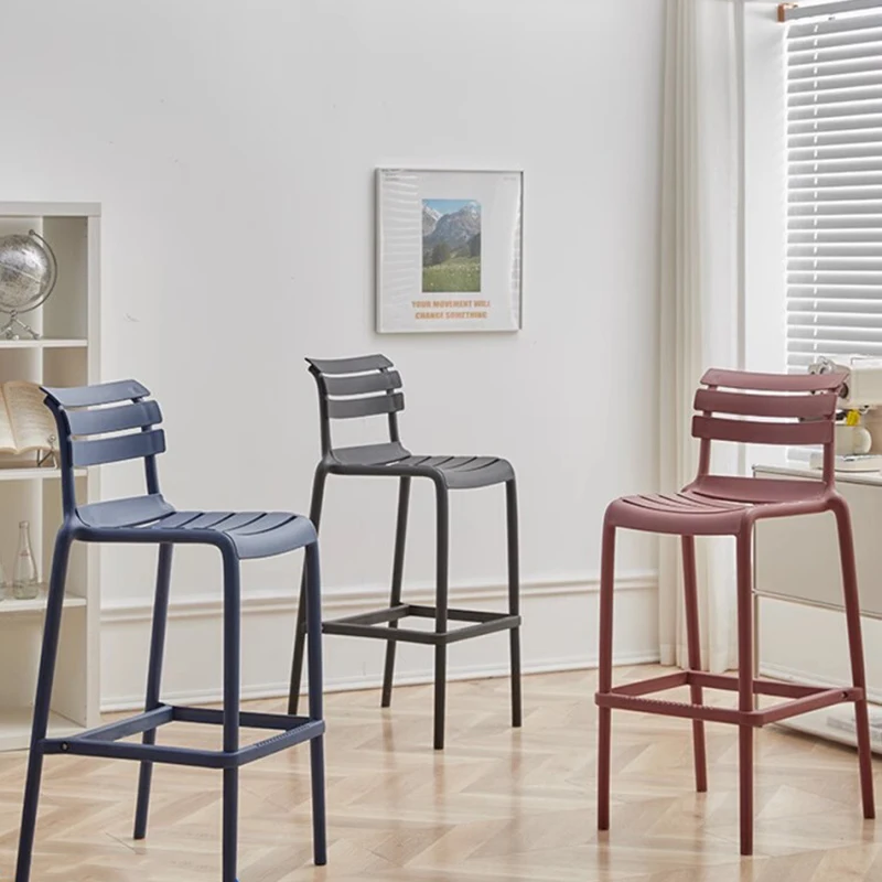 Рисунок 2 - Пластиковые скандинавские барные стулья