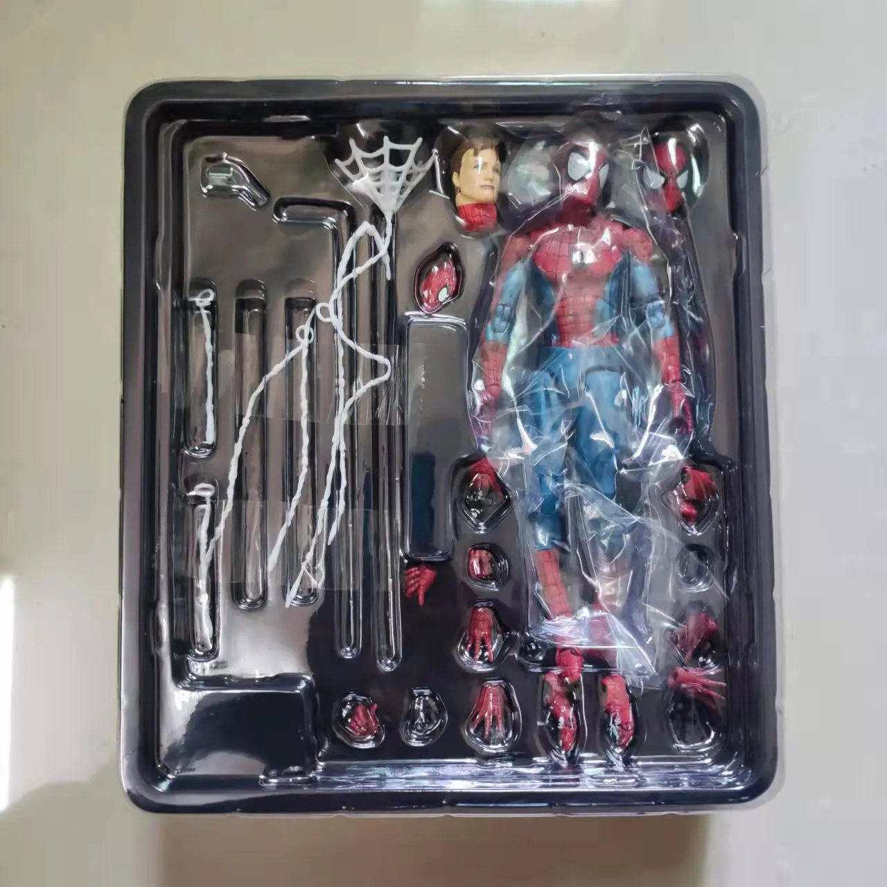 thumbnail image 1 of Mafex075 Figuarts Marvel Spider Man versión Peter Parker Marvel leyenda figura de acción modelo juguetes de colección regalo, 16cm, 1 of 5