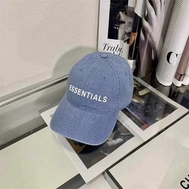 Рисунок 2 - Старые бейсболки для женщин и мужчин