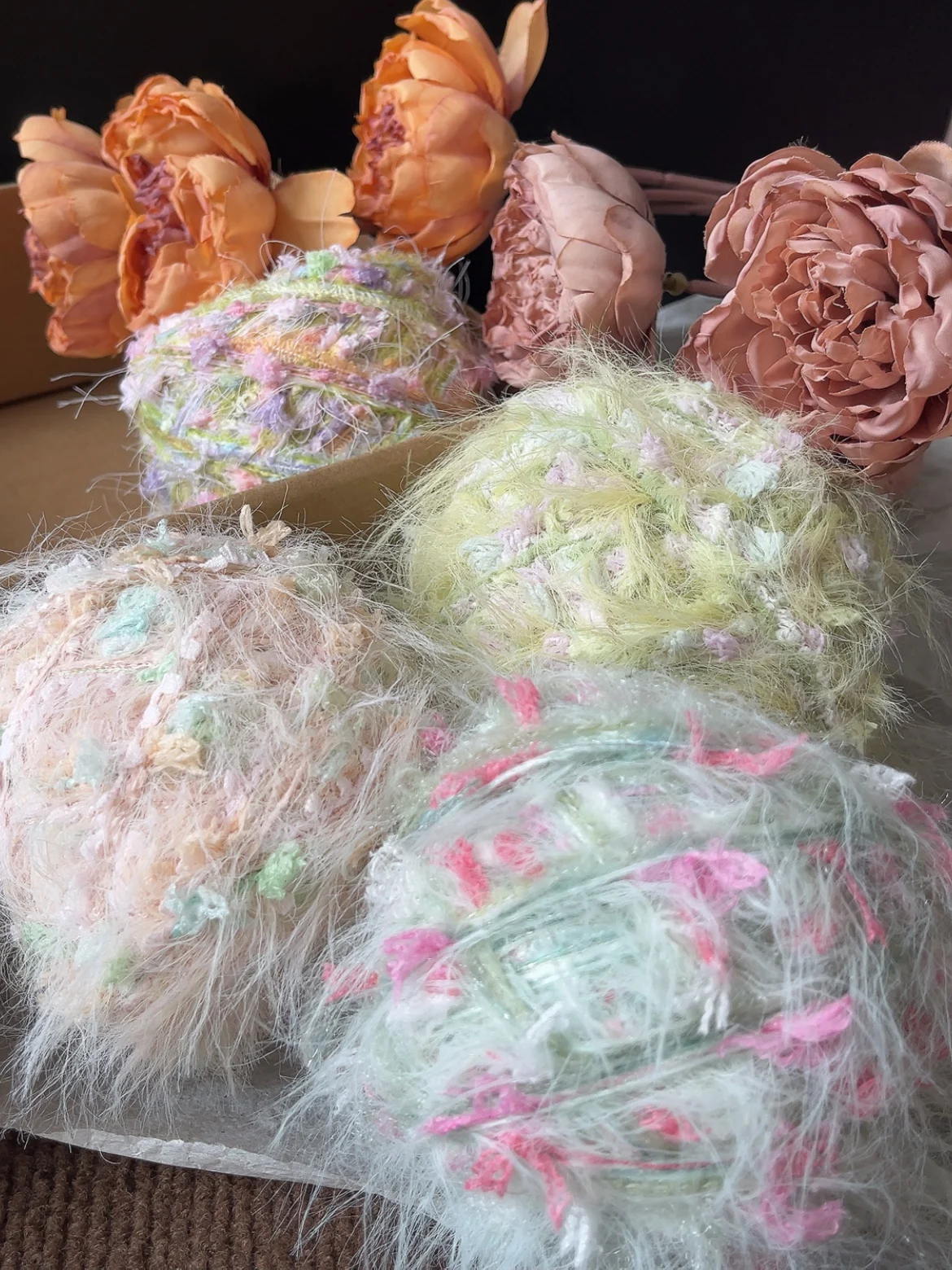 Fai Da Te Stile Giardino Fresco In Primo Piano Filo Misto A Mano Borsa Materiale Tessuto A Mano Peluche Filato All'Uncinetto Ago Cablaggio Sciarpa Tes