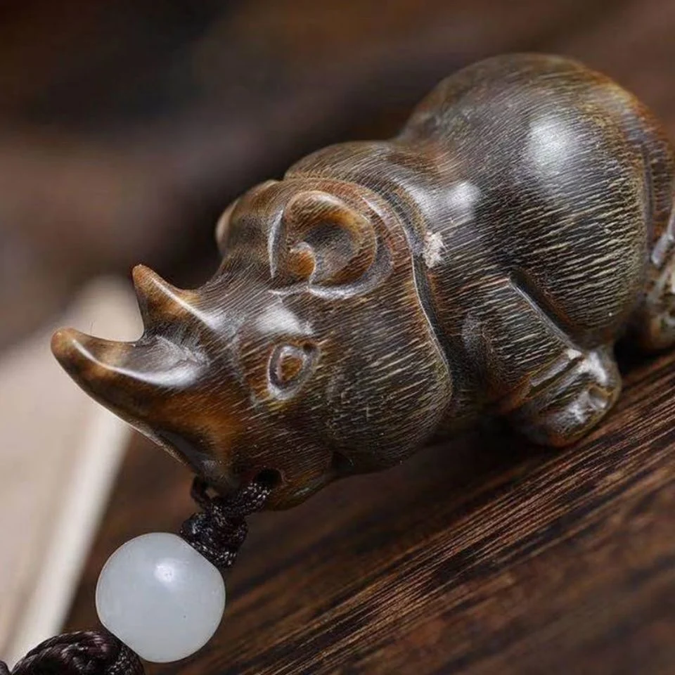 

Natural ox horn shooting sky horn carving handlebar car hanging collection level statue