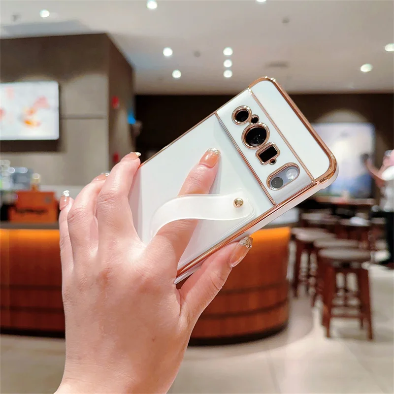For Google Wristband Phone Case for Pixel 7a 8 Pro Cover Cute Heart Plating Lens Protection Shockproof Soft Bumper_voghion.com