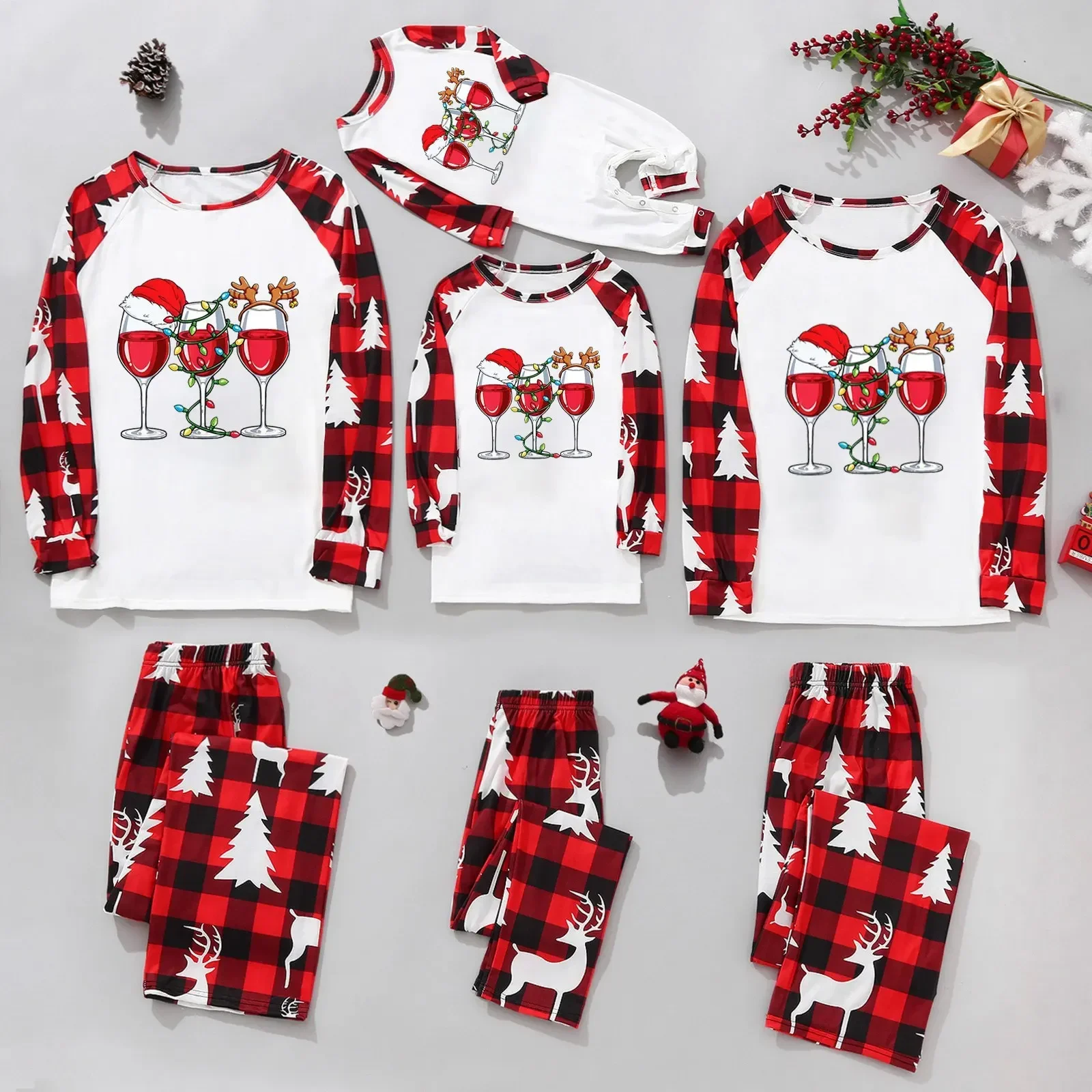 Conjunto de pijamas navideños familiares nuevos de 2024, conjuntos a juego para mamá, hija, papá, hijo y bebé, ropa de dormir suave y bonita con estampado de dibujos animados, pijamas con aspecto navi