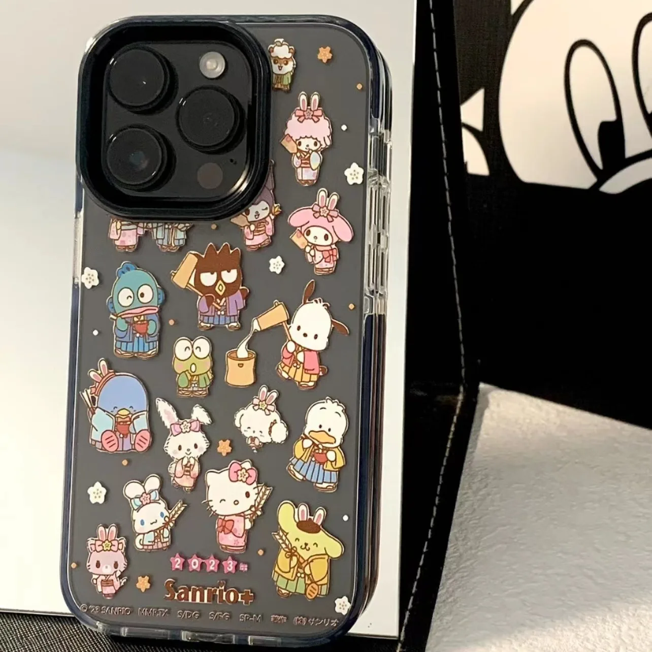

Семейная коллекция MINISO maximalism Sanrio, подходит для Apple 14 мобильный телефон чехол Iphone13 New 15pro Space чехол