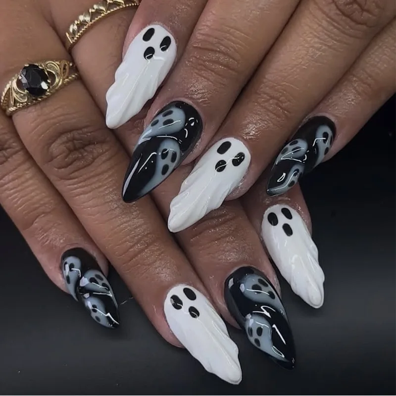 Lot de 30 faux ongles 3D en forme d'amande pour Halloween, motif fantôme noir et blanc effrayant, à porter, style art, manucure, 2025