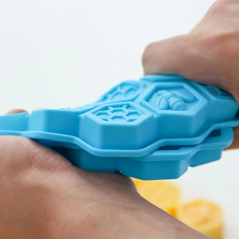 16 Cells Bee Honeycomb Shaped 3D Soap Molds Silicone Bee Hive Moulds for Homemade DIY Cake Mousse Jelly Candy Silicone Mold