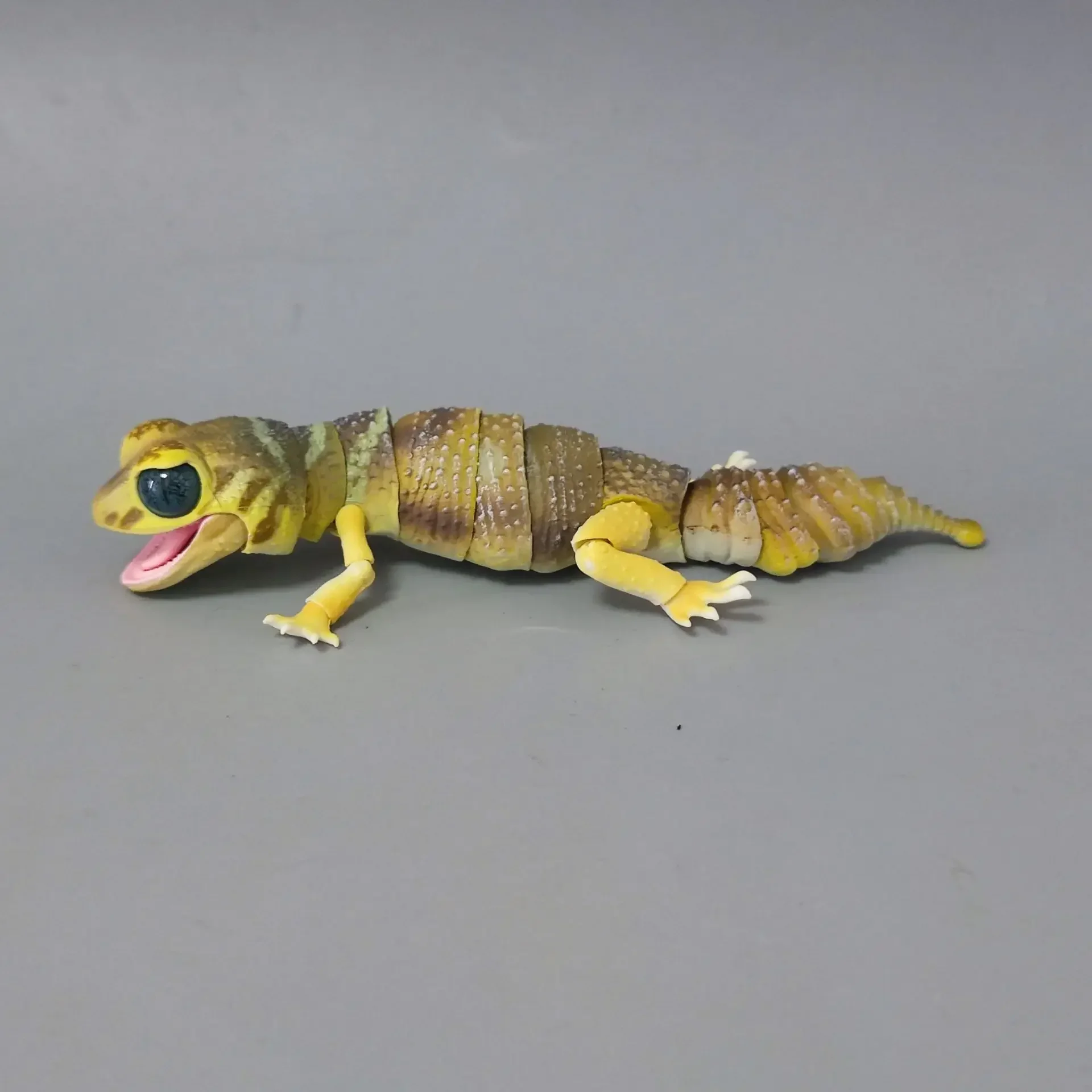 thumbnail image 1 of Figura de acción de animales móviles de simulación de mapa biológico grande de Bandai Gashapon genuino, lagarto Gecko, eslizón de lengua azul, modelo de juguetes, 1 of 5
