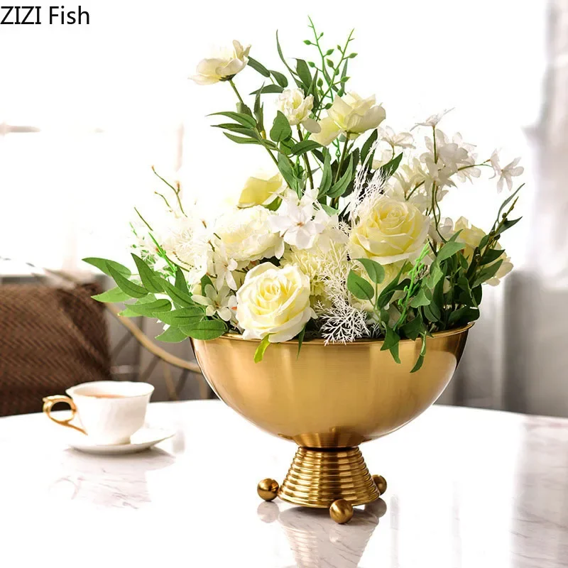 金色の花模様の金属製花瓶 Sc30fd48a08fa4844b037ba65c84f6