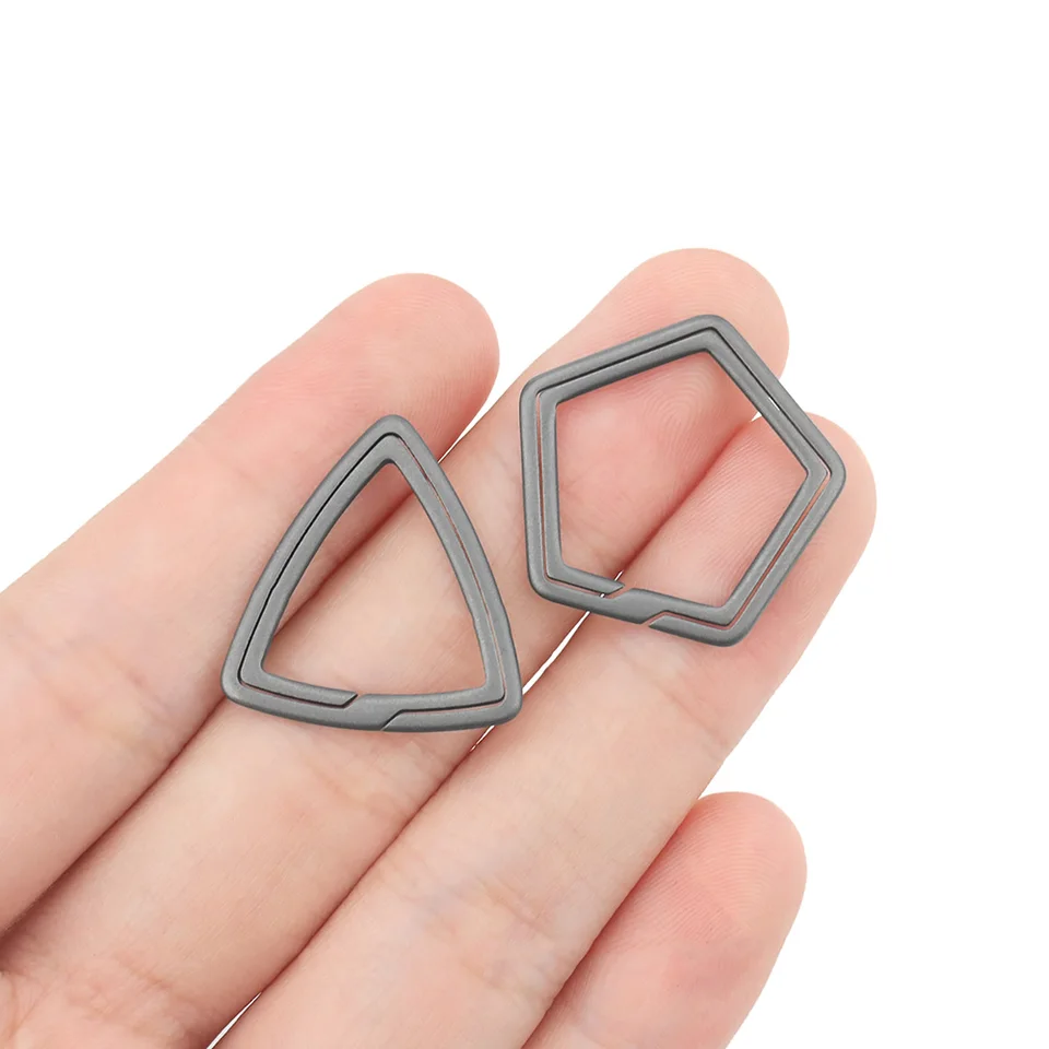 ◇プラダ◇2PS057/メタル/チャーム/キーホルダー/ブランド ◇プラダ