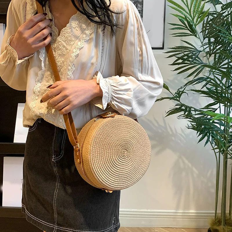 Women Round Rattan Weaving Bag Handmade Knitting Crossbody Bag Summer Circular Woven Shoulder Bag Vintage Beach Bag