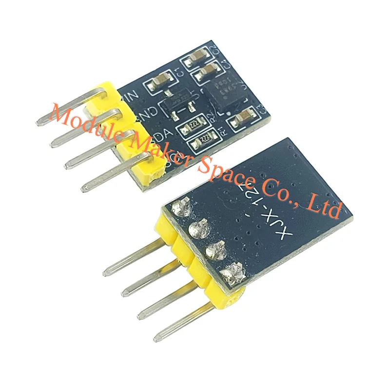 Module boussole électronique MMC5983 avec capteur géomagnétique 3 axes sur fond blanc