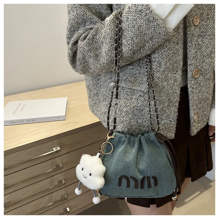Neue Umhängetasche mit Kette für Damen, modische plissierte Mini-Beuteltasche, Canvas-Denim-Umhängetasche, Handtasche, Geldbörsen, Damen-Clutch-Tasche – Detail 15