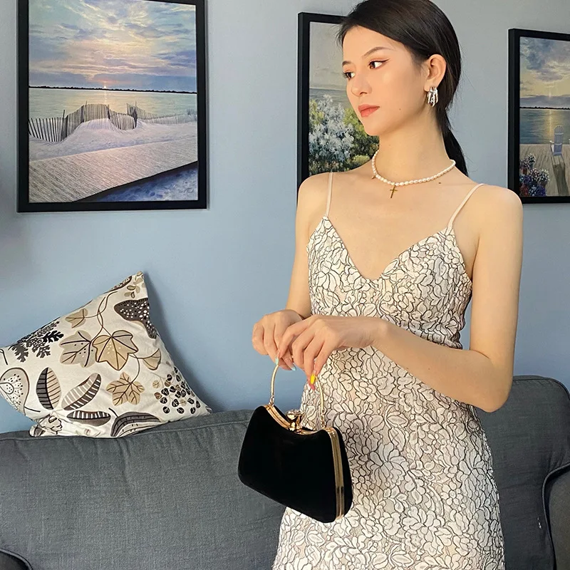 Retro Trendy Black Clutches For Women Fashion Elegant Evening Bags With Metal Handle Handbag Wedding Party Chain Shoulder Bag