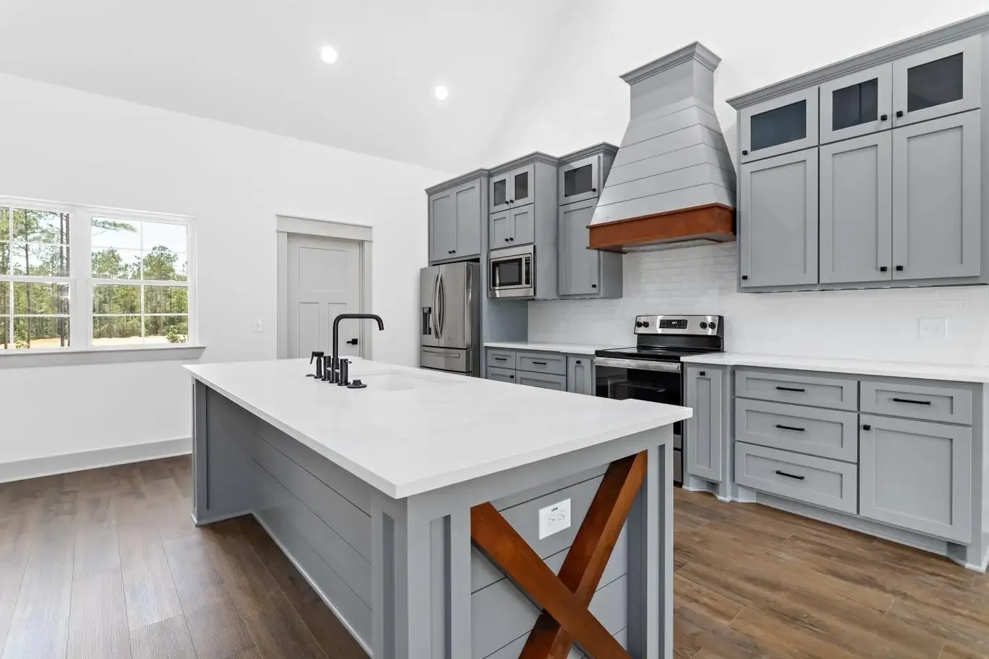 Canada Style Hot Sale Solid Wood Kitchen Furniture Shaker Kitchen Cabinets With Island
