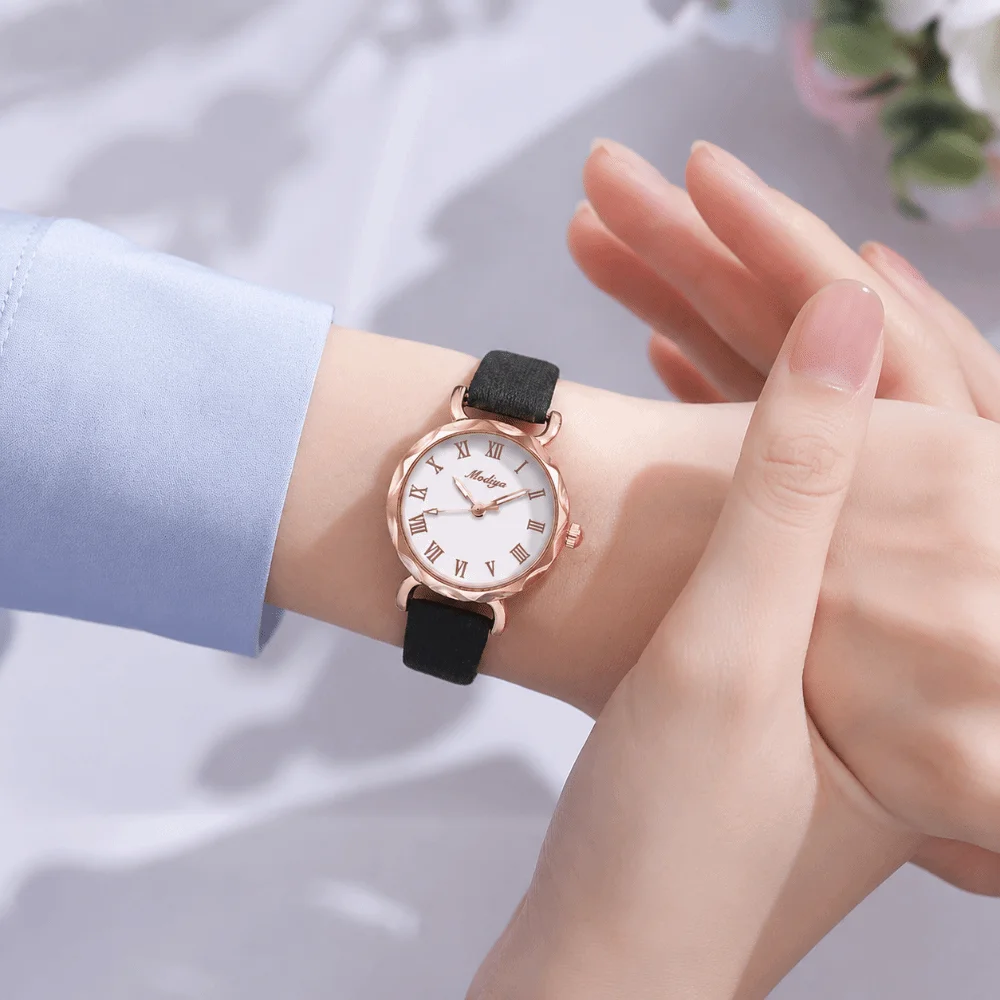 Elegant Minimalist Women's Leather Strap Wristwatch - Water Resistant Fashion Accessory