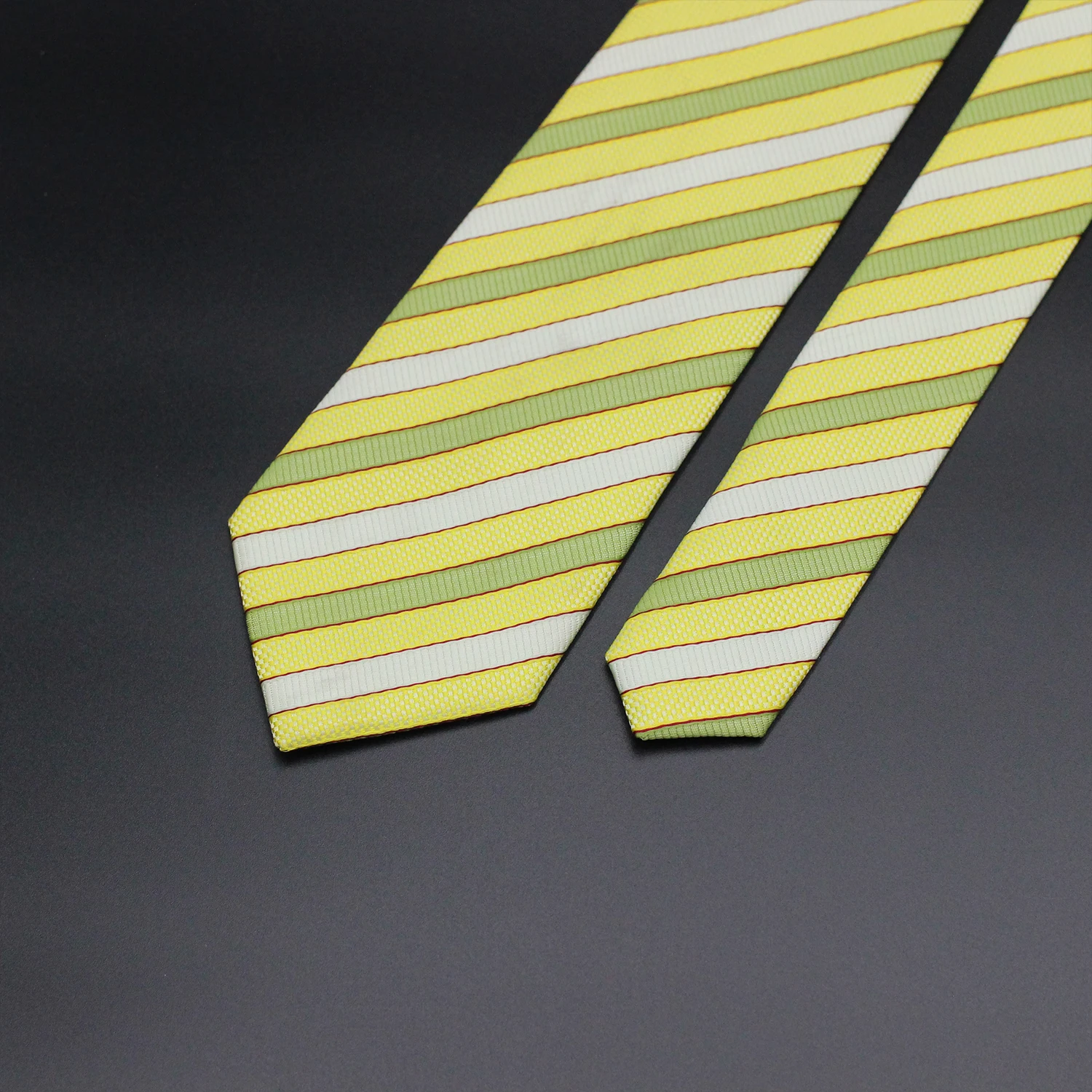 Рисунок 5 - Галстук мужской желтый в полоску