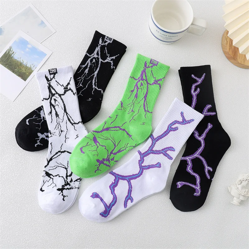 

New Korean version of spring summer sports tide socks lightning street skateboard college wind four seasons mid-tube men's socks