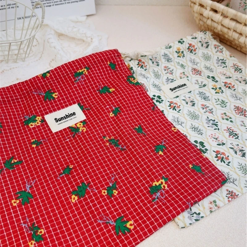 Рисунок 4 - Портативная сумка для мамы с цветочным принтом