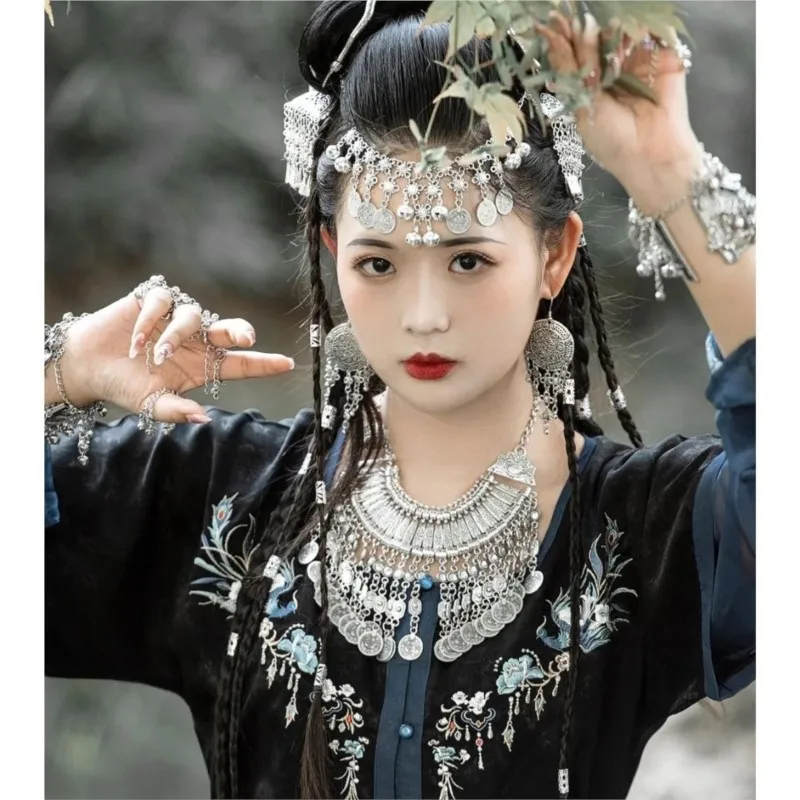 New Ethnic Style Bell Tassel Forehead Decoration Vintage Tibetan Silver Chain Eyebrow Pendant Ancient Headdress for Women
