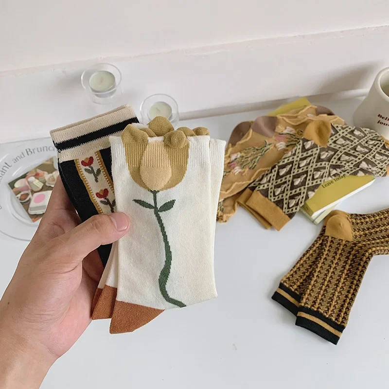 2025 neue Vintage Frauen Socken Japanische Mode Harajuku Retro Crew Socken Blumen Druck Süße Mädchen Kawaii Nette Schleife Lange Socken Frauen