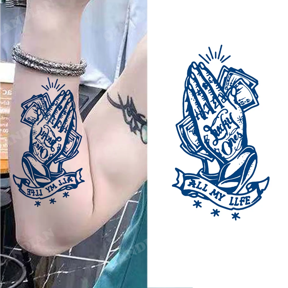 knappe man met lang haar knipt zijn haar met een bijl als een kapperszaak  4744363 stockfoto bij Vecteezy, image size:1000x1000